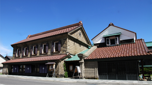 旧商家丸一本間家全景